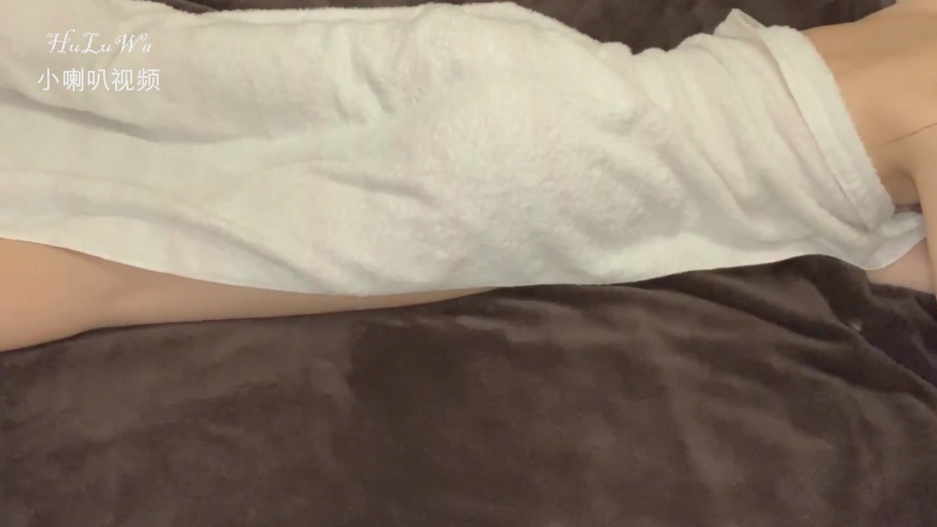 骚货人妻假装按摩 被老中医巨根插到高潮喷水