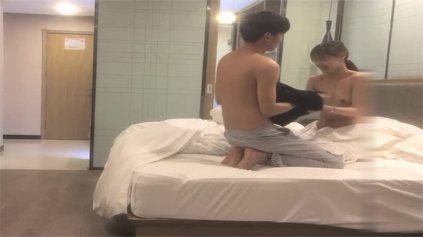 约妹达人玩腻良家 转战极品学生妹狂干内射